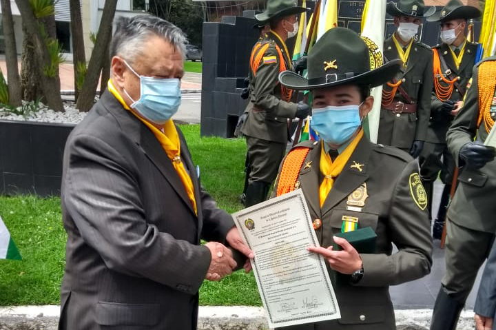 Reconocimiento institucional a oficiales de la Policía